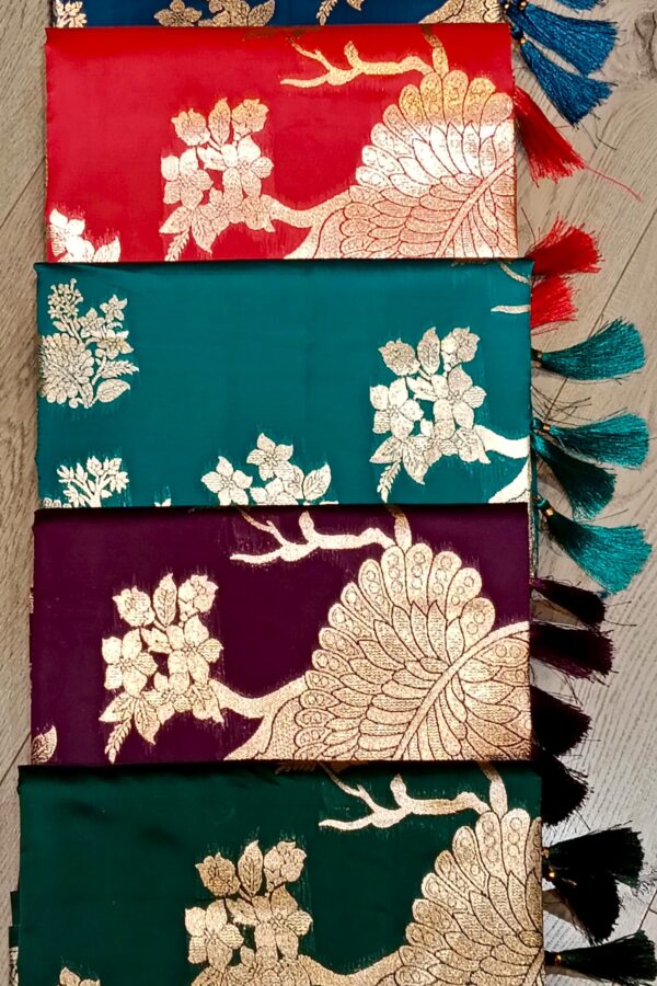 Floral Jari Saree With Artistic Pallu