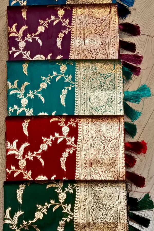 Rose Border Saree With Tassels