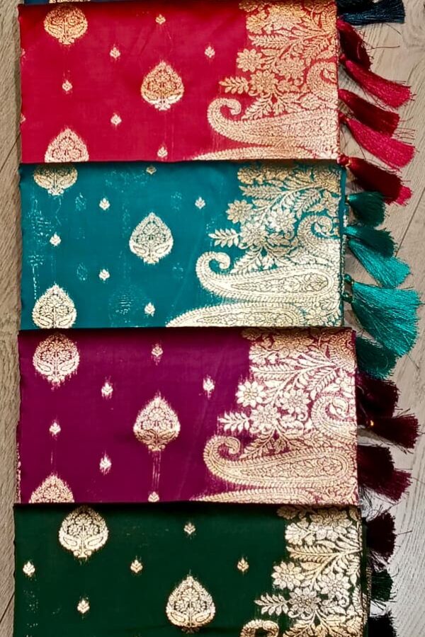 Floral Border Saree With Tassels