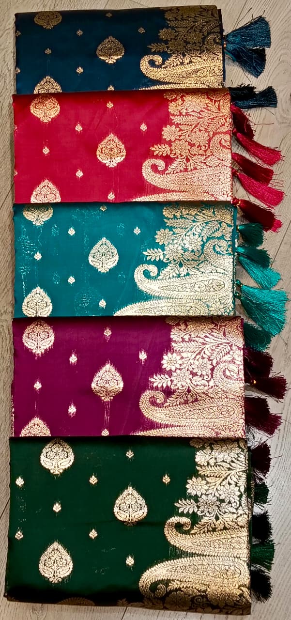 Floral Border Saree With Tassels