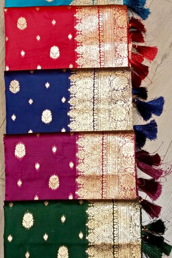 Butti Border Saree With Tassels