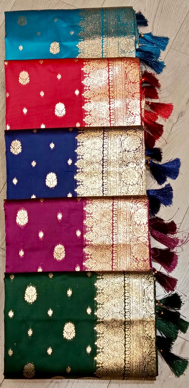 Butti Border Saree With Tassels