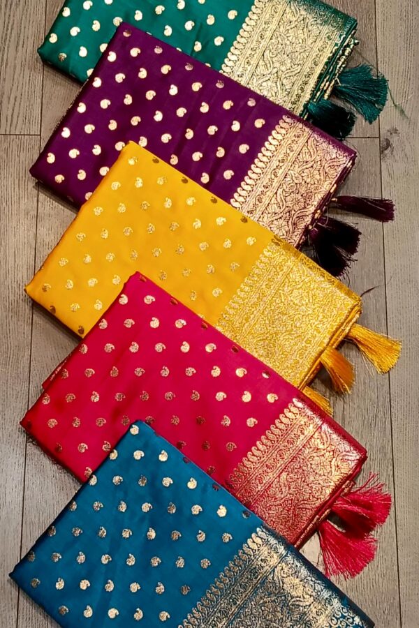 Butti Border Saree With Tassels