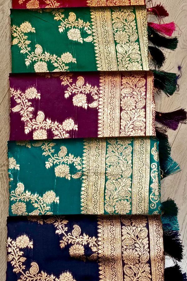 Floral Jaal Border Saree With Tassels