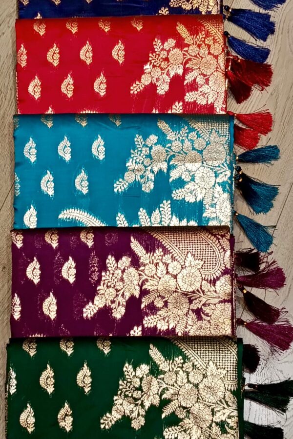 Floral Butti Saree With Tassels