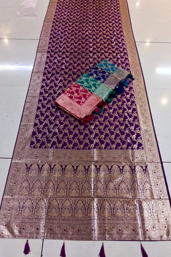 Banarasi Butti Saree With Rich Pallu