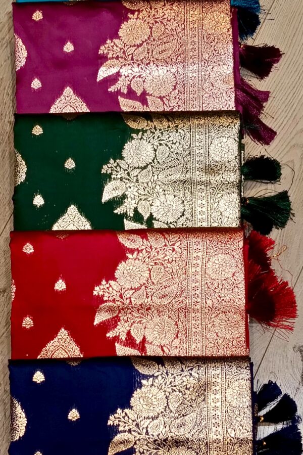 Paisley Border Saree With Tassels