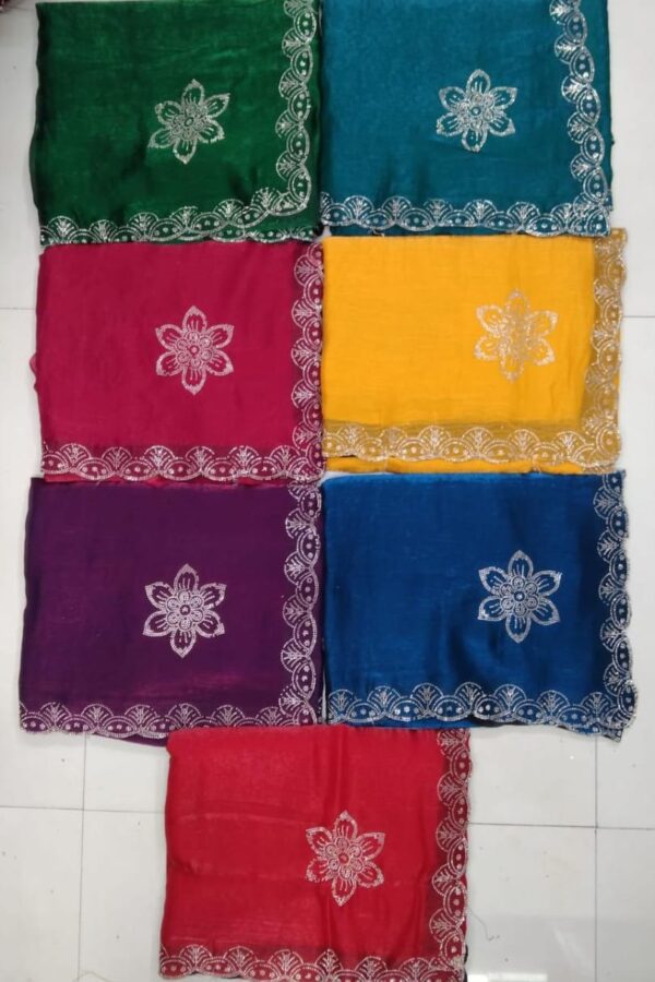 Single Motif Saree With Lace Border