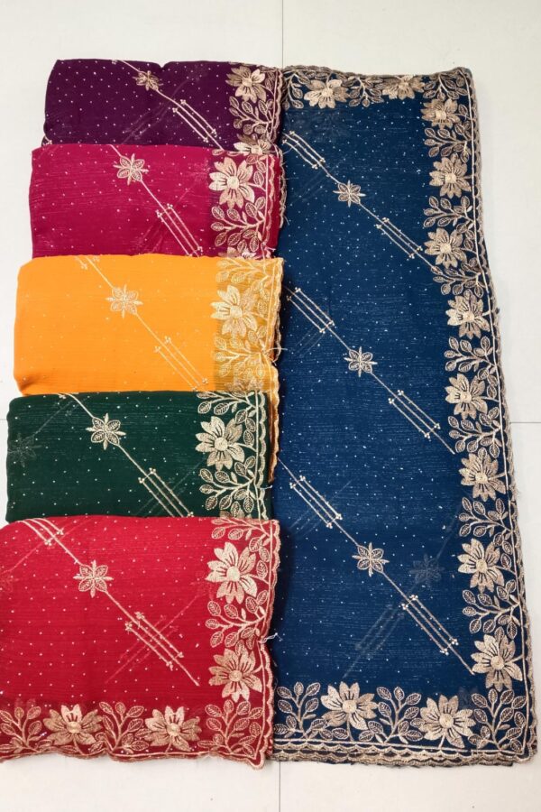 Floral Border Dotted Saree