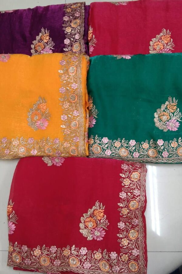 Floral Border Saree With Center Motif
